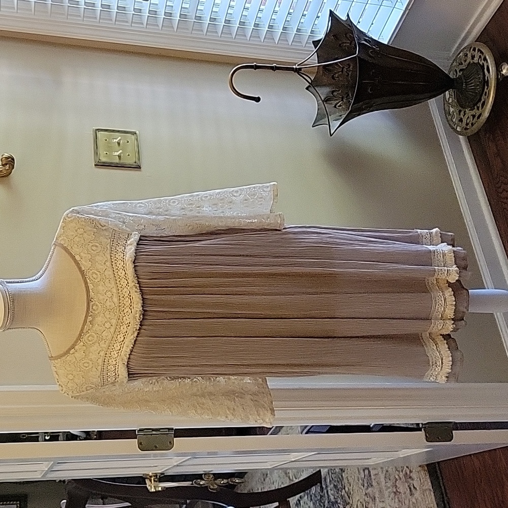Umgee tan cream crinkle fabric lace fringe trim dress short sleeve Large…EUC